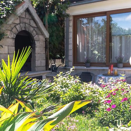 Marjan Hill 3-Br Apt,5 Guests Private Garden Near Beach Split Exterior foto