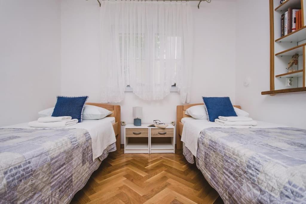 Marjan Hill 3-Br Apt,5 Guests Private Garden Near Beach Split Exterior foto