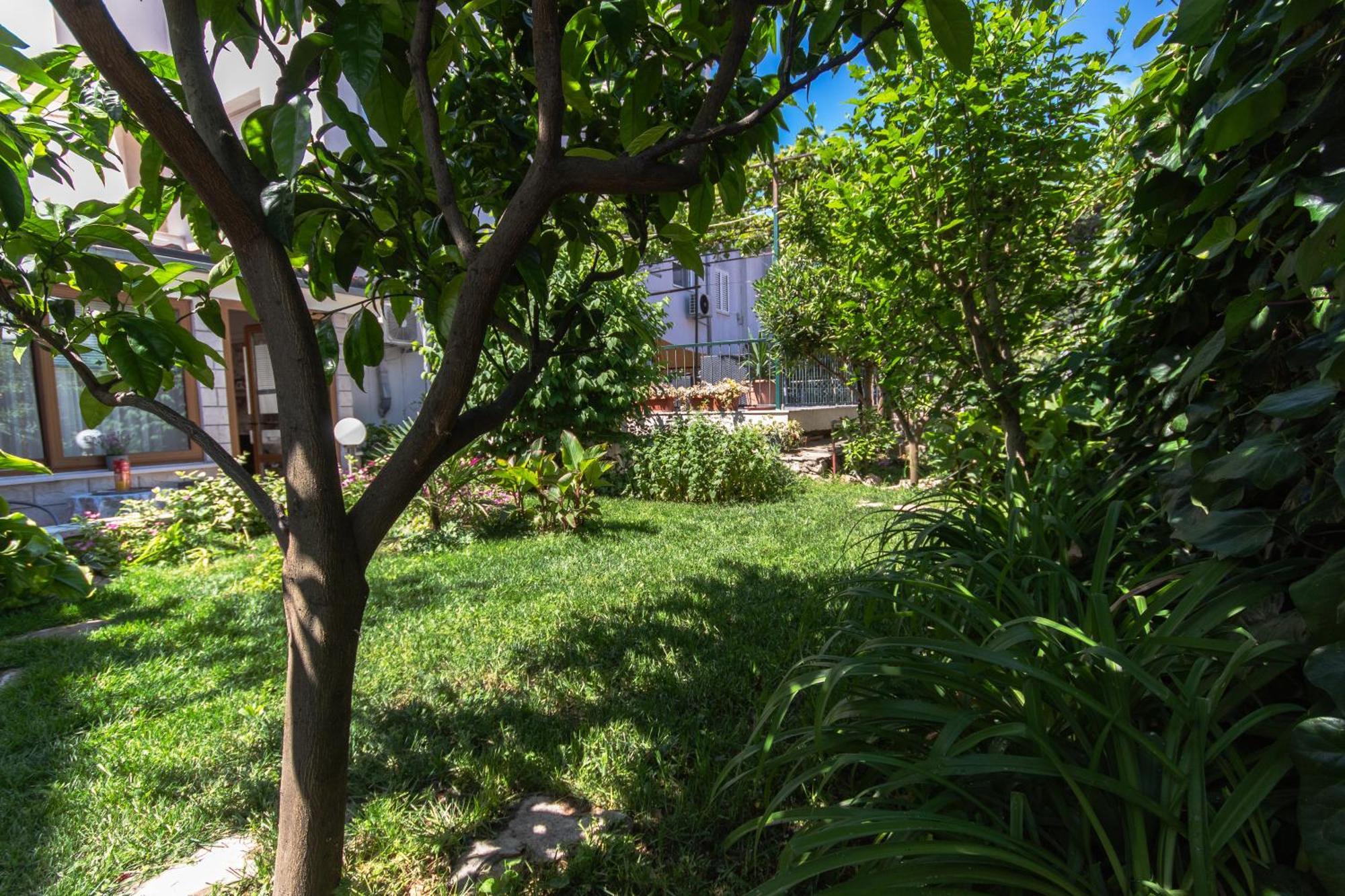 Marjan Hill 3-Br Apt,5 Guests Private Garden Near Beach Split Exterior foto